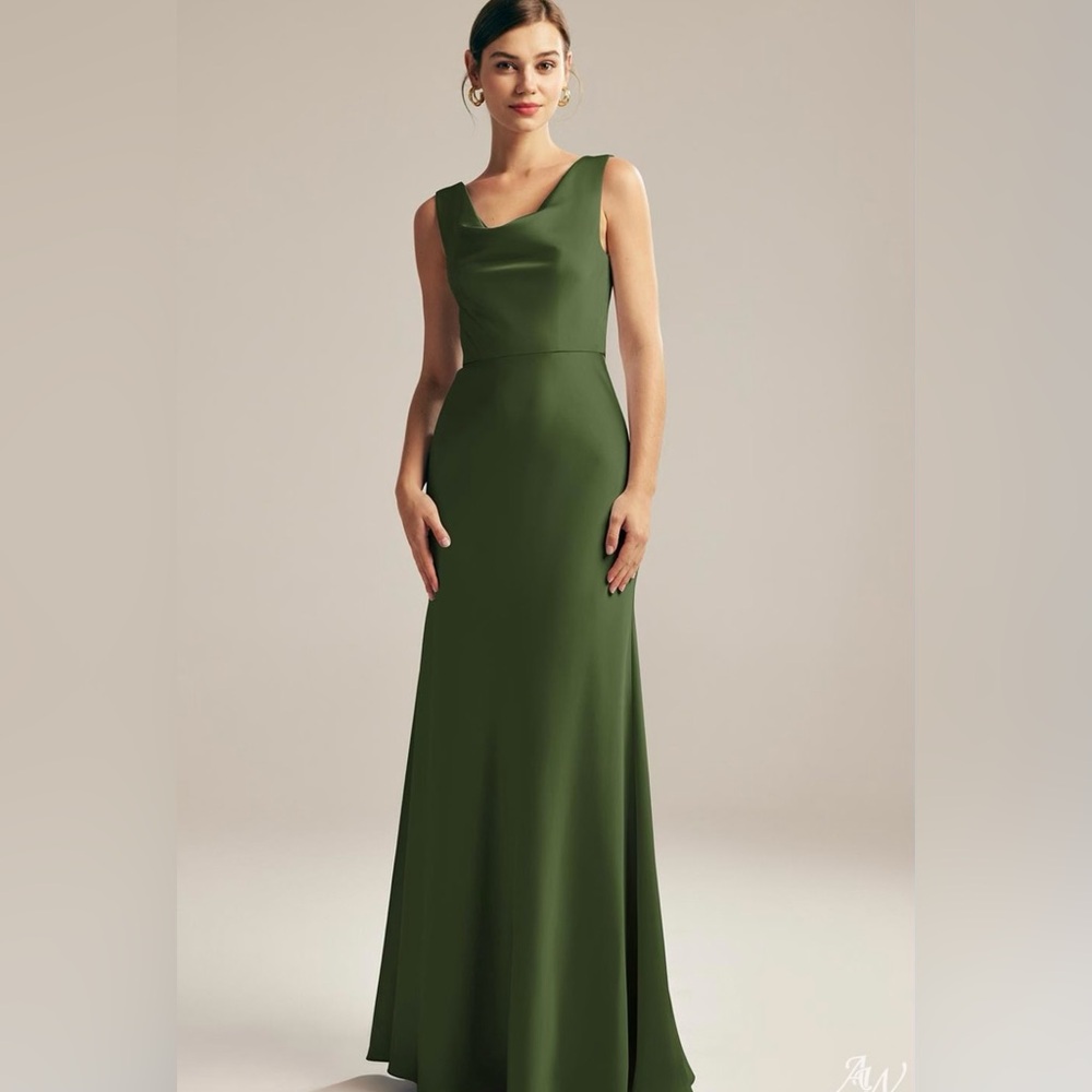 Elegant Green Evening Gown